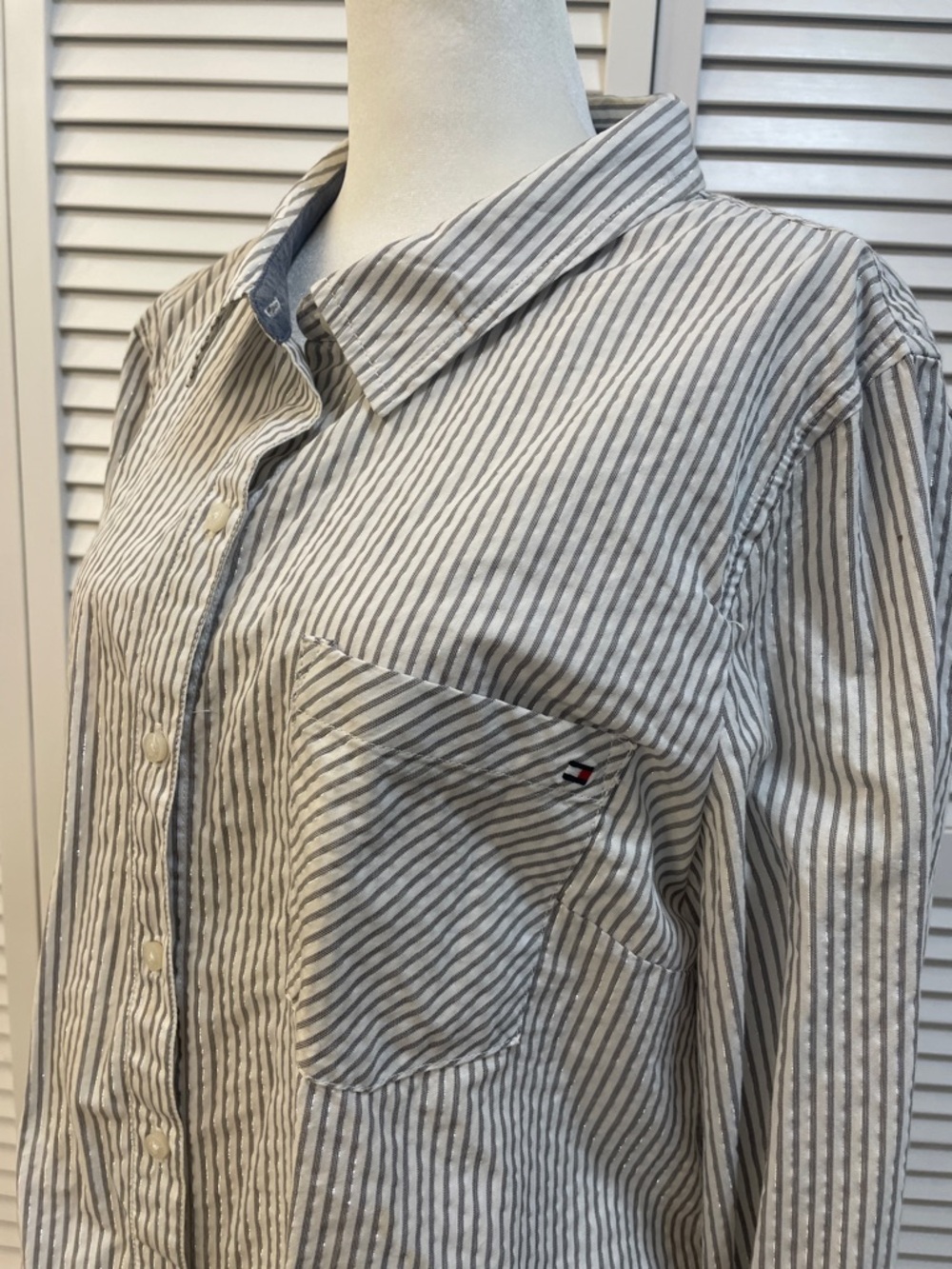 Tommy Hilfiger Gray & Metallic Silver Striped Button Down Shirt Size XL
